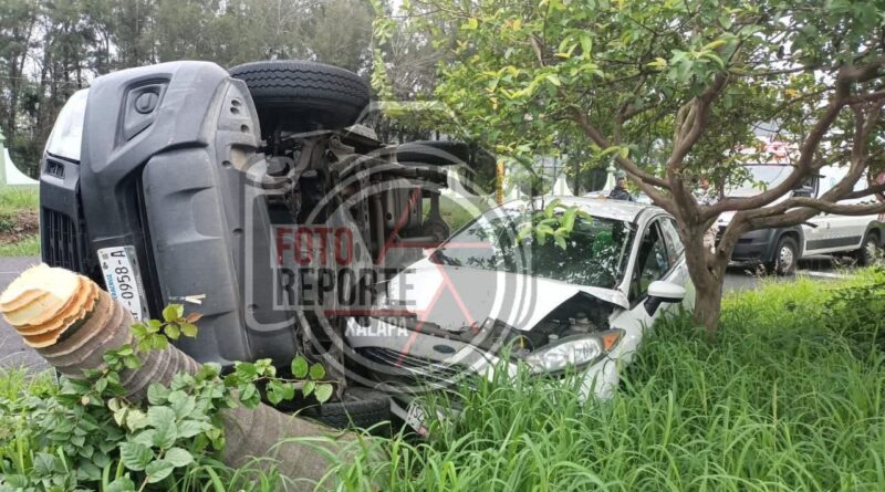 Falla mecánica provoca accidente en la carretera Xalapa–Veracruz; no hubo lesionados