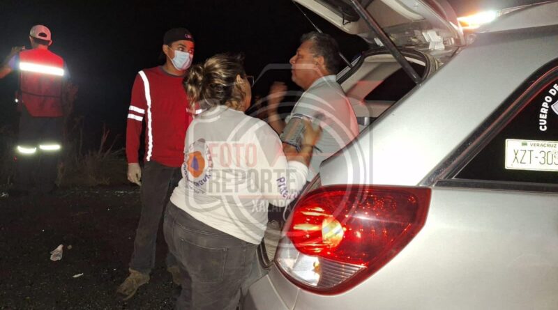 Tráiler saca del camino a autobús ADO GL; hay una mujer muerta, 28 heridos y dos personas desaparecidas