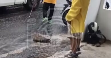 “Indignante: Chofer de TRV deja bajo la lluvia a hombre ciego”
