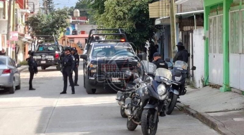 Detienen a un hombre y una mujer con armas de fuego durante cateo en la colonia Unión Detienen a un hombre y una mujer con armas de fuego durante cateo en la colonia Unión