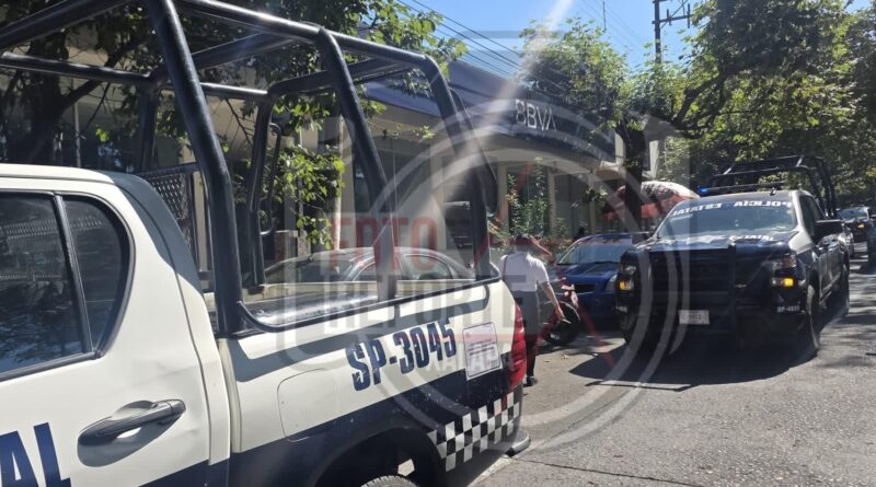 Asaltan a mujer dentro de banco; se llevaron setenta mil pesos