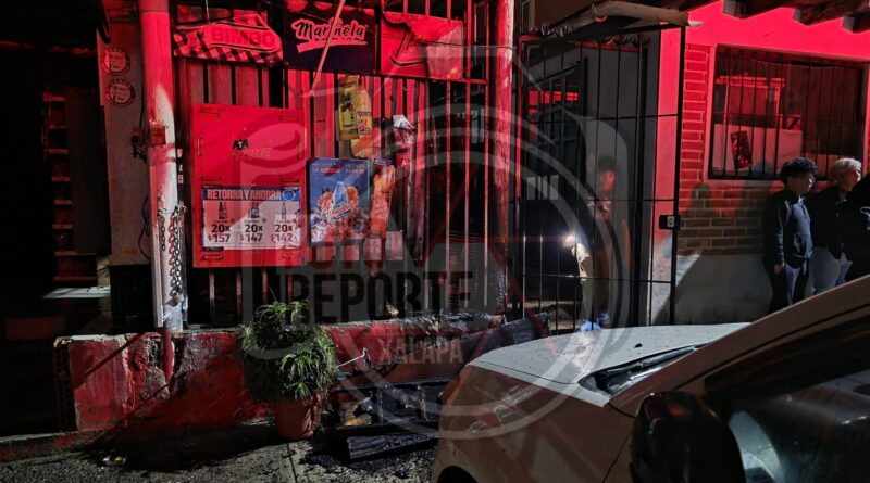 Incendio en Xalapa 2000 deja solo daños materiales