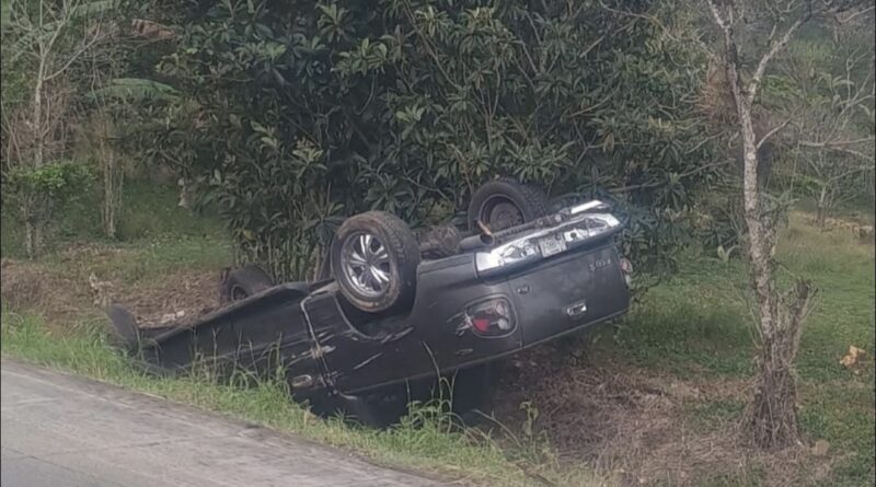 Volcadura moviliza a paramédicos en la carretera Las Trancas–Coatepec Volcadura moviliza a paramédicos en la carretera Las Trancas–Coatepec