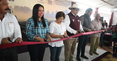 Acerca Ayuntamiento de Veracruz insumos y oportunidades a productores agropecuarios