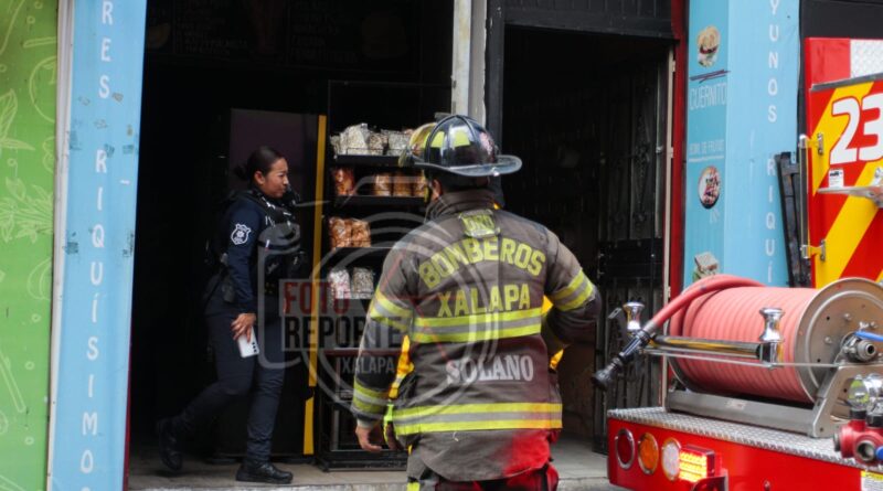 Corto circuito a punto de provocar incendio en local del centro