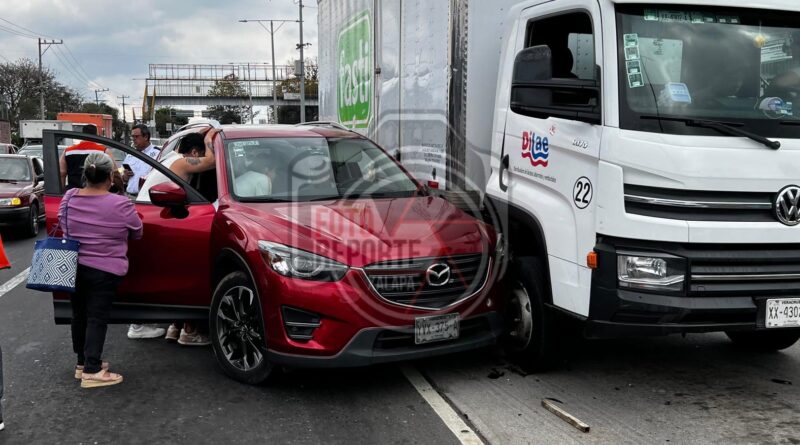 Choque en el Boulevard Xalapa-Banderilla deja a un adulto mayor lesionado
