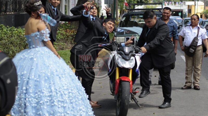 Quinceañera casi se queda sin chambelán en Ávila Camacho