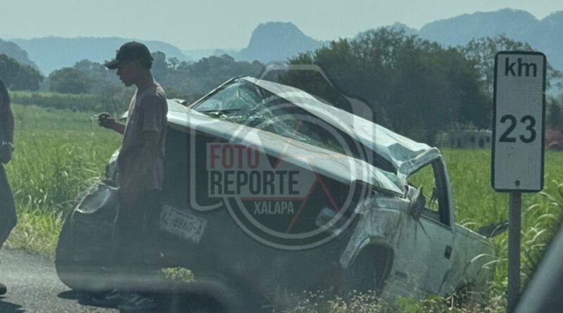 Vuelca camioneta en el tramo Puerto Rico–Totutla; no se reportan lesionados