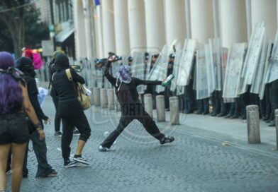 Más de mil mujeres marcharon en Xalapa para conmemorar el 8M y exigir un hospital de alta especialidad