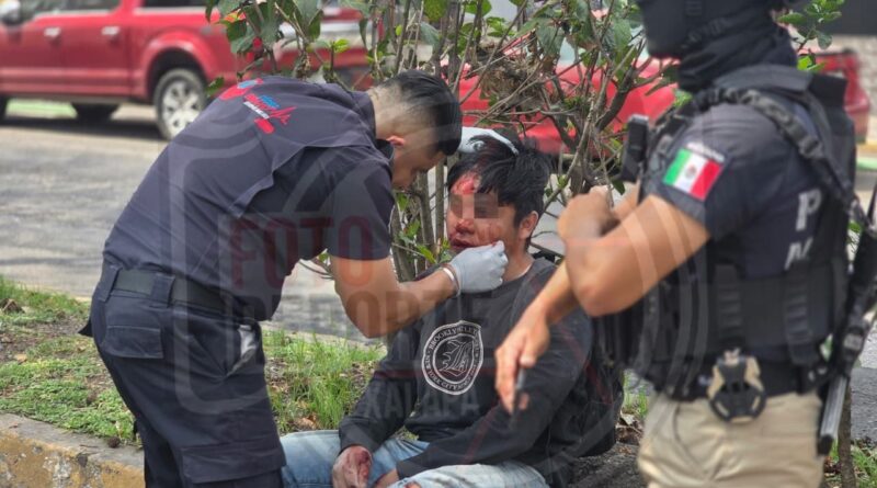 Motociclista resulta lesionado tras derrapar en avenida Ruiz Cortines