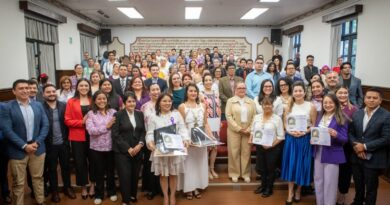 Por su ejemplo de organización y compromiso con la comunidad, xalapeñas recibieron la Medalla Insurgente