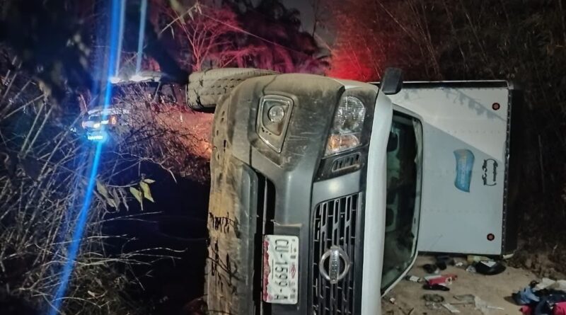 Conductor vuelca cerca de la Laguna del Castillo tras intento de robo