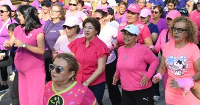 Participan 200 mujeres en “Guantes Rosas” en la ciudad de Veracruz