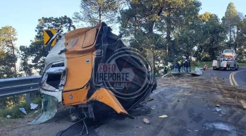 Tráiler cae al barranco en Normandía