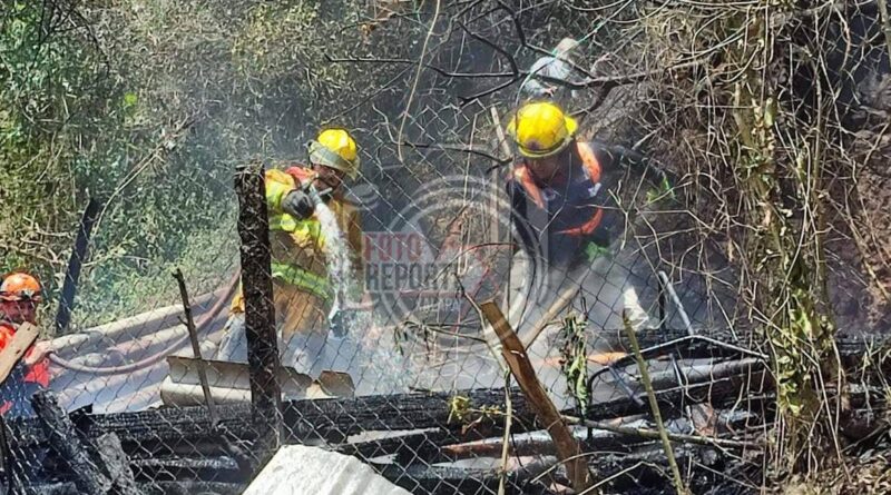 Incendio consume vivienda en la colonia 21 de Marzo