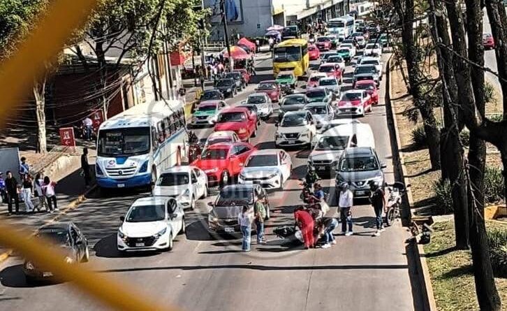Choque sobre Lázaro Cárdenas deja a una motociclista lesionada