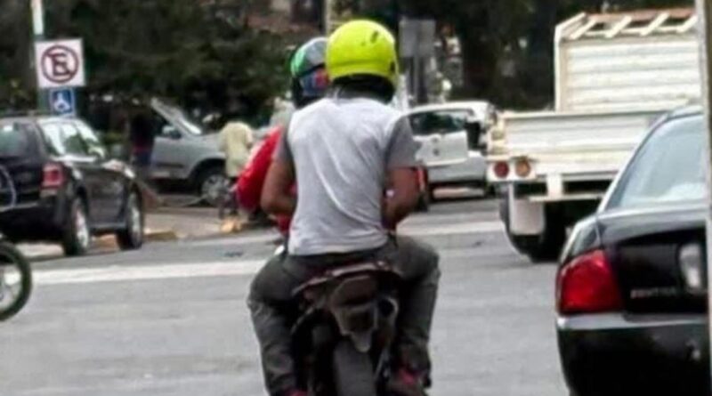 Delincuentes en moto asaltaron a una abuelita en el barrio del Dique