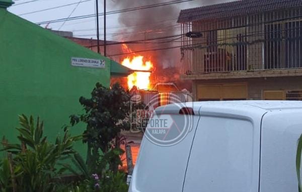 Incendio en la colonia Revolución moviliza a cuerpos de emergencia