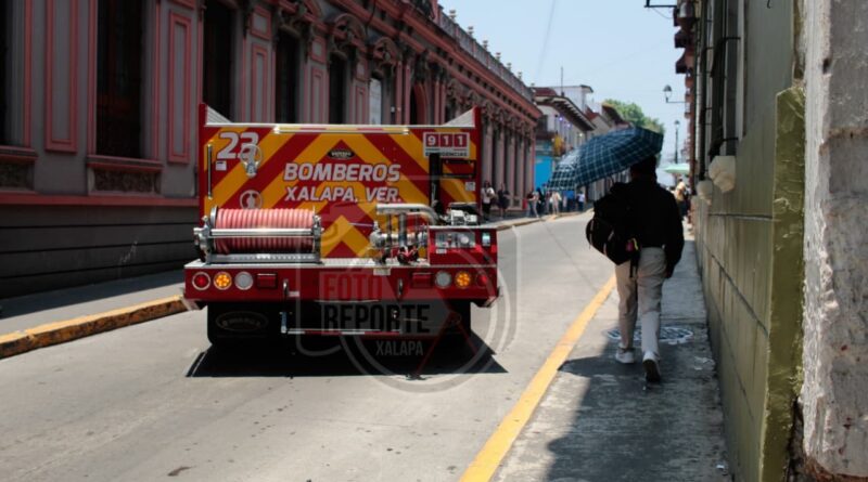 Atienden reporte por presunta fuga de gas en la calle Juárez