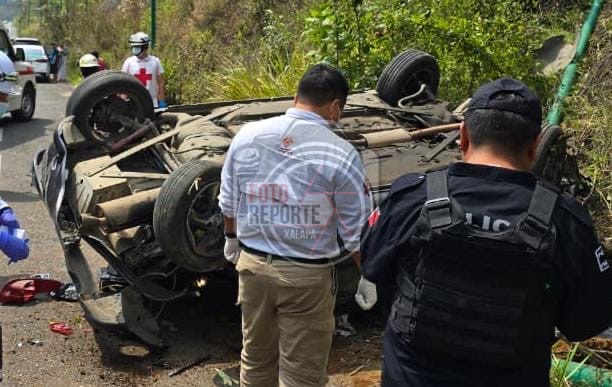 Volcadura en libramiento de Coatepec deja una persona sin vida