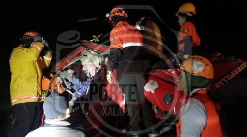 Identifican a trailero fallecido tras fuerte accidente en la autopista Xalapa-Perote