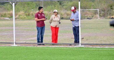 Supervisa alcaldesa de Veracruz construcción de canchas de futbol en el municipio