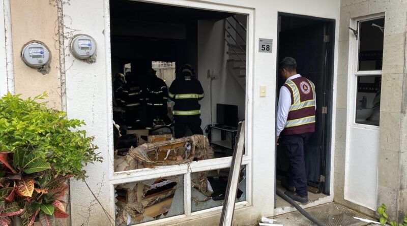 Atienden Bomberos y PC municipal incendio en Dream Lagoons