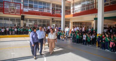 En respuesta a solicitud del Día del Pueblo, Daniela Griego visitó la primaria Salvador Díaz Mirón