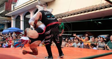 Realizan función gratuita de Lucha Libre