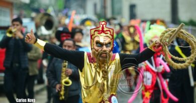Calles de Acajete se pintan de colores durante la celebración de su carnaval