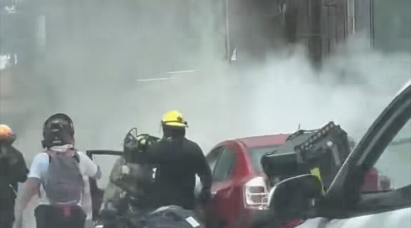 Automovil se incendia sobre Ruiz Cortines