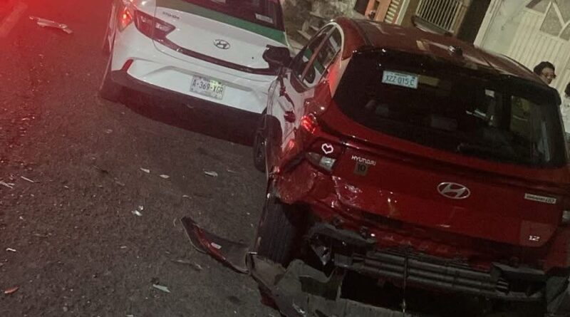 Choque sobre la avenida Xalapa; conductor conducía en estado inconveniente