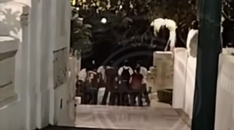 A golpes resuelven conflicto estudiantes en zona de “Las Cuatro Virtudes”