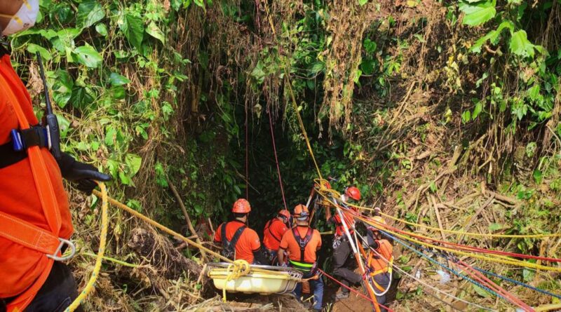 Rescatan cuerpo de joven en gruta de Altotonga; operativo se extendió por más de ocho horas