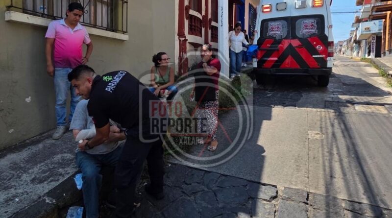 Adulto mayor resulta lesionado tras caída en el centro
