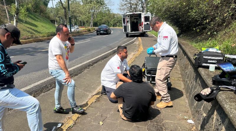 Aparatoso derrape de motociclista en avenida Murillo Vidal