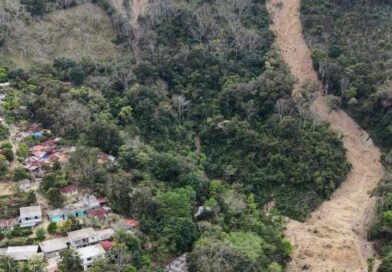 Pobladores en zona de riesgo en zontecomatlán; acusan falta de atención