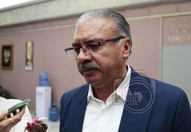 Docentes enfrentan retrasos administrativos tras suspensión de plataforma digital de Microsoft