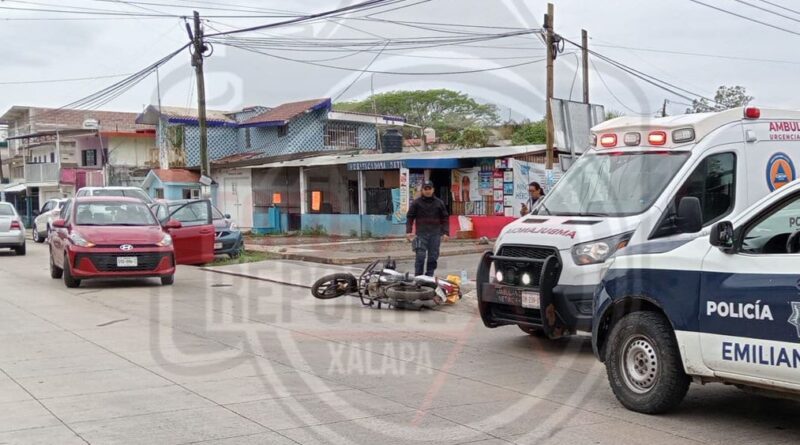 Motociclista resulta lesionado tras accidente