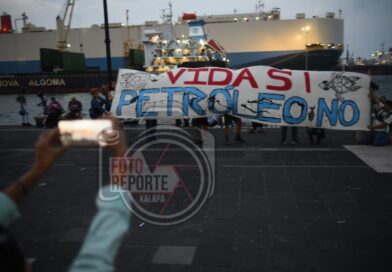 Con música y consignas, ciudadanos exigen claridad por derrame de hidrocarburos