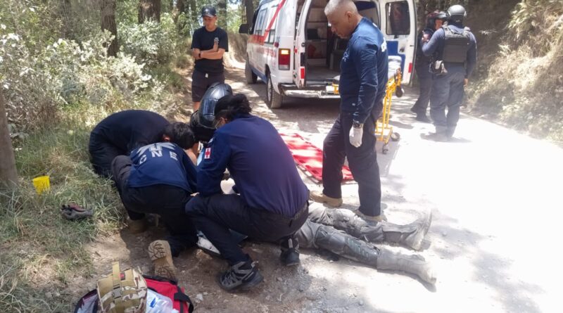Motociclista de Banco Azteca resulta gravemente lesionado tras ser embestido