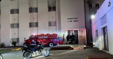 Bomberos y Protección Civil Municipal de Veracruz controlan siniestro en Escuela Náutica Mercante; evacúan 82 personas