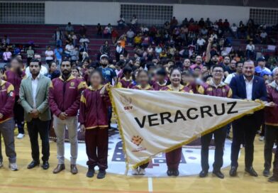Abandera SEV a delegación veracruzana que participará en competencias escolares