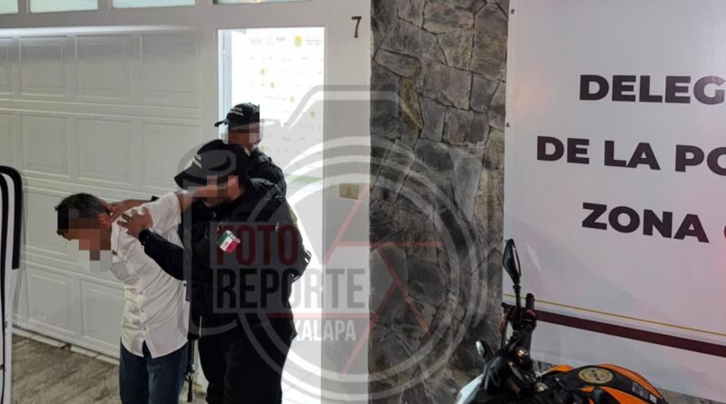 Catean casa de seguridad en Jilotepec; aseguran armas, droga y un detenido