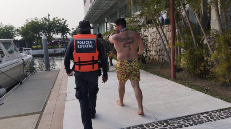 Rescatan a cuatro mujeres tras incendio del yate “Squalo” propiedad del diputado federal Zenyazen Escobar García