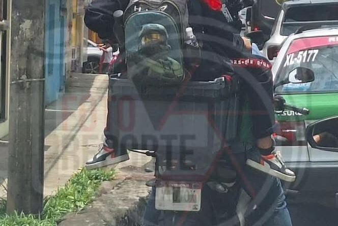 Motociclista pone en riesgo a menor de edad
