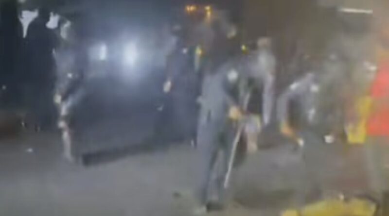 Elementos antimotines de la SSP retiran a manifestantes