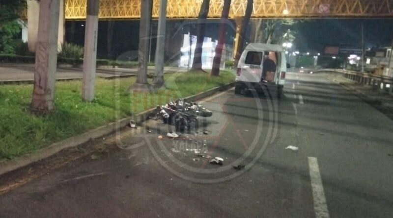 Motociclista resulta gravemente herido tras accidente con tráiler
