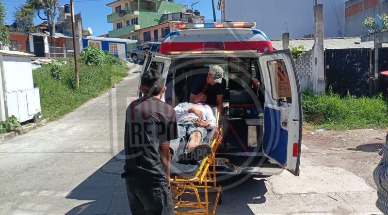 Recolector de basura resulta lesionado tras ser aplastado por su motocicleta