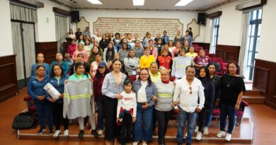 Trabajadoras de barrido y recolección de la Dirección de Limpia Pública recibieron uniformes